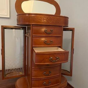 Wooden jewelry box